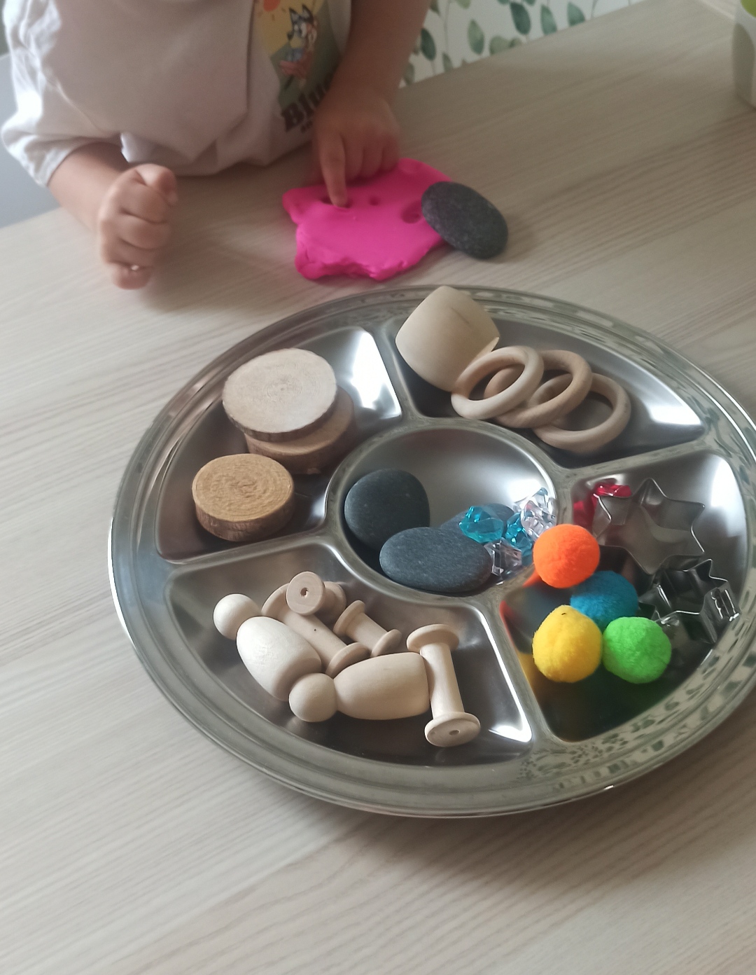 Un plateau préparé pour les loose parts